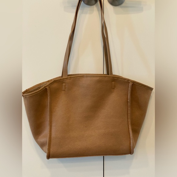 NEIMAN MARCUS Reversible Faux Shearling Fur Sherpa Tote Bag in Tan Camel - Picture 3 of 9